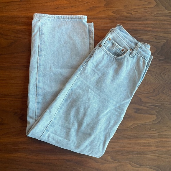 Levi’s Straight Ankle Ribcage jeans light wash in Be Frayed - Picture 2 of 7